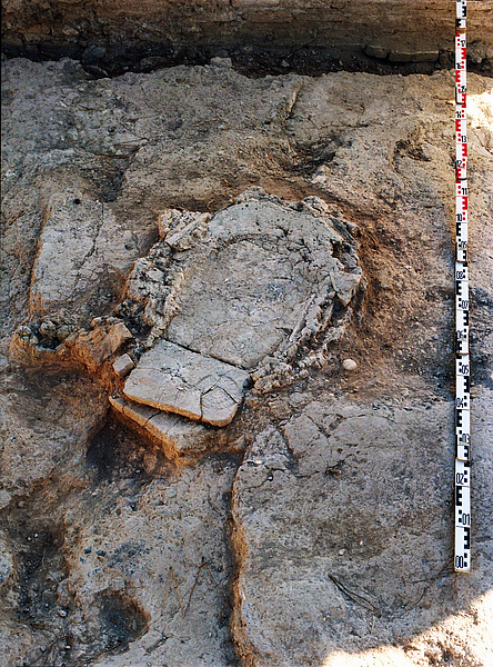 Ostia, sog. Macellum. Reste des ersten in Ostia entdeckten Glasschmelzofens. (Foto Kockel)